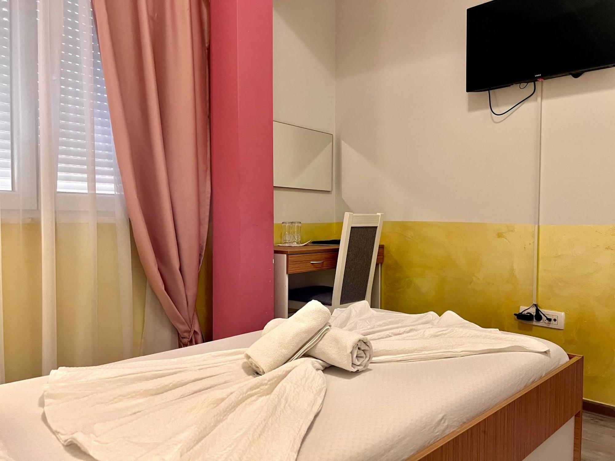 Hotel Nur モスタル エクステリア 写真