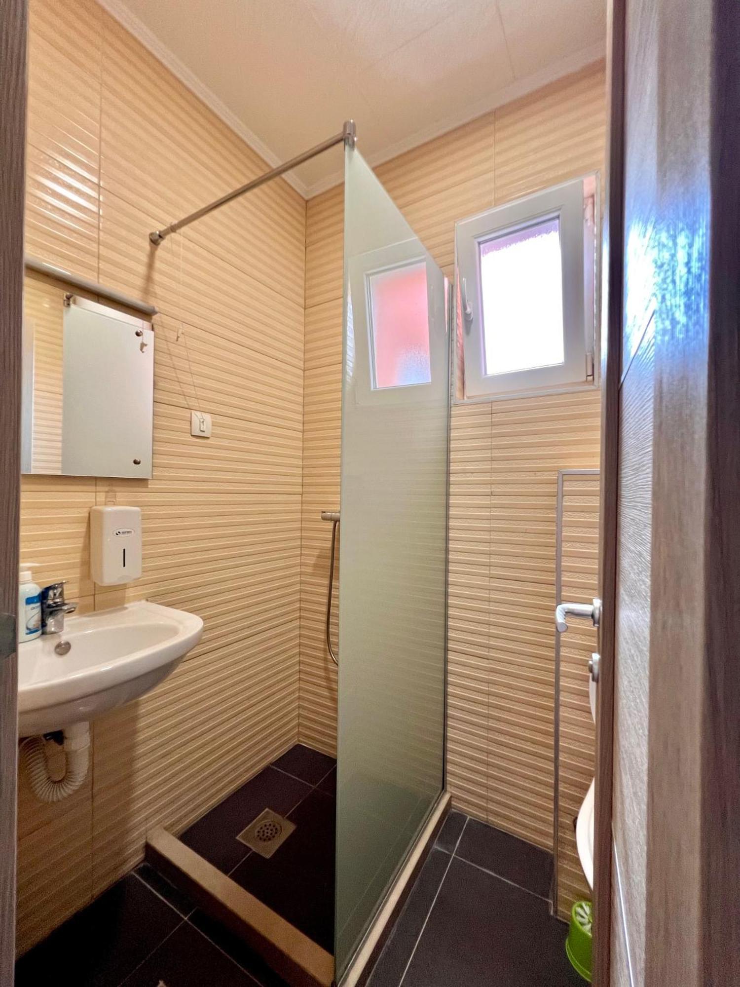 Hotel Nur モスタル エクステリア 写真